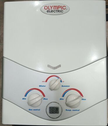 Ventilyatorlar: Olympic Electric brendindən ağ rəngli, divara quraşdırılan elektrik su