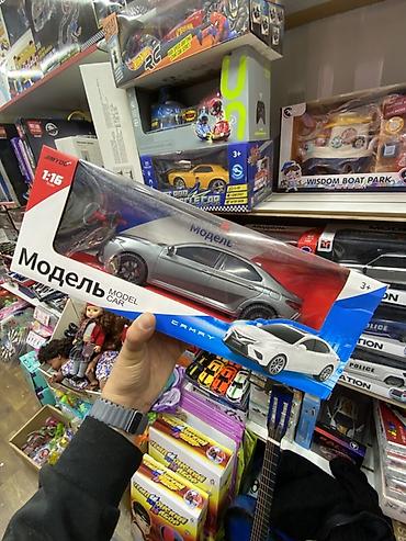 Игрушечная модель автомобиля Camry - Масштаб: 1:16 - Возраст: 3+ -