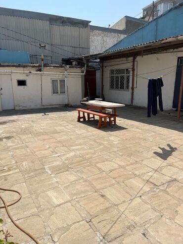 Həyət evləri və villaların satışı: 3 otaq həyət evi. Qaraj və həyəti var. Qaraja 2 maşın yerləşir — 12