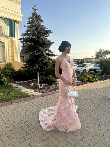 келин койноктор фото: Кече көйнөгү, Суу периси, Узун модель, Жеңдери жок, Далысы ачык, S (EU 36), M (EU 38)