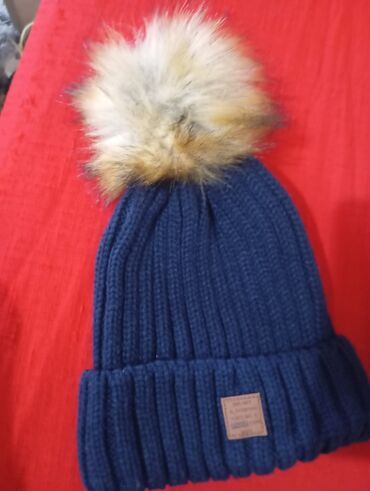 Kape, šalovi i rukavice: Kape zenske,muske,deciji i salovi.Novo i kao novo kape po 250d salovi — 19