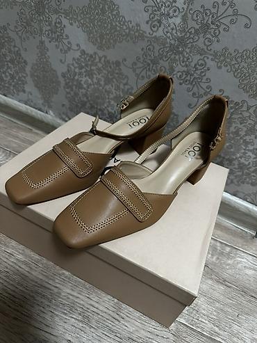 Ботинки и ботильоны: Женская обувь. Ботинки Деми новые, размер 38. 1300 сом Туфли новые — 4