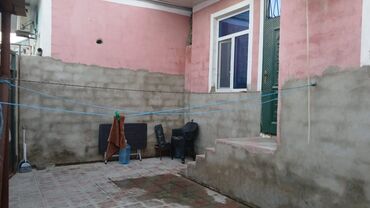 gunluy ev: Binə sovxozda 3 otaqlı həyət evi satılır. evin polu taxtadi, kombi
