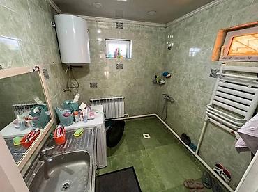 Продажа коттеджей и домов: Продаётся дом в Ак-Ордо 1 📐 Участок: 4 сотки 🏠 Площадь дома: 100 м² 🛏 — 2