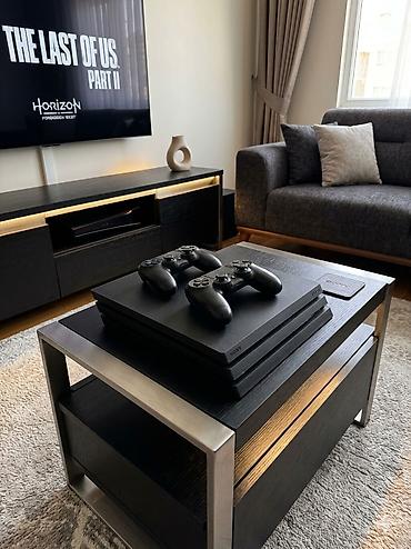playstation 4 pro ikinci el: Playstation 4 pro satılır 2 orginal pult ilə içində 15 ədəd oyun var — 1