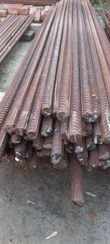 Digər metal məhsullar: Təmiz Rusun diyametri 28 lik armaturu boyları 4 metredir 1 metresi