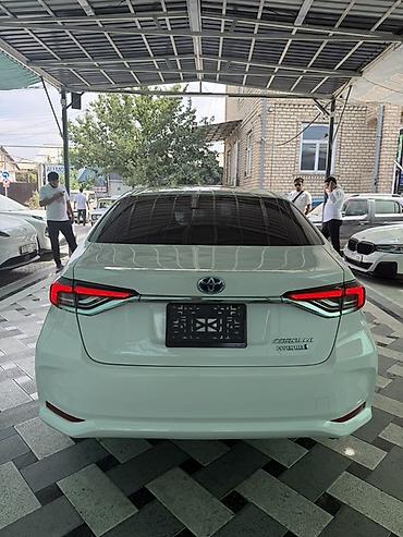 lada 9: Toyota Corolla: 2022 г., 1.8 л, Гибрид, Седан — 5
