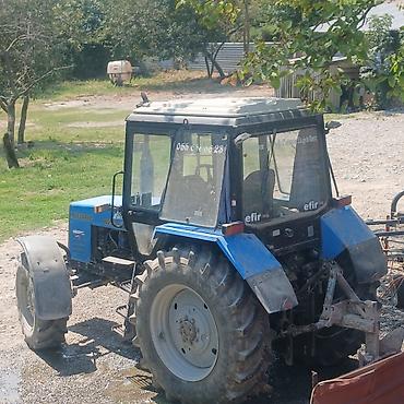 pobeda masin: Belarus 1025.2 GANC traktor - Güclü dörd silindrli dizel mühərrik, ön — 2