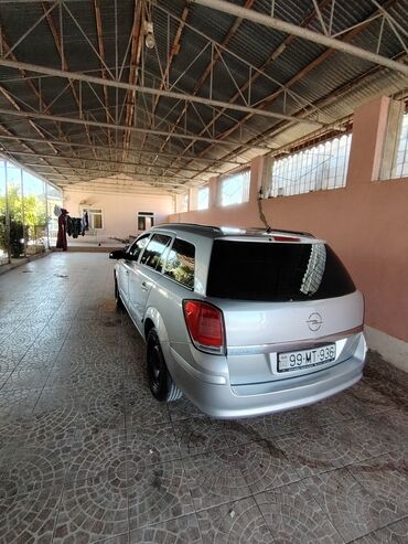 Opel: Opel Astra H hatchback – gümüş rəng. Əsas xüsusiyyətlər: 2006 furqon — 7