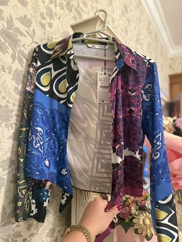 Pencəklər: ZARA qadınlar üçün uzunqol köynək. Parça materialdan hazırlanmışdır və