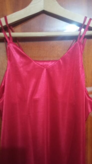 женские брюки: Шёлковая маечка в красном цвете на лямочках под рубашку, летнюю