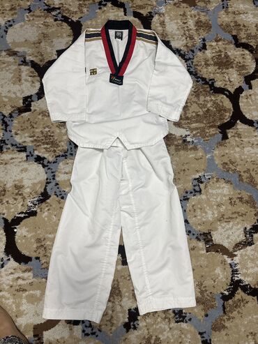 Спортивная форма: Кимоно, добок для тхэквондо Adidas (комплект из куртки, брюк и белого — 5