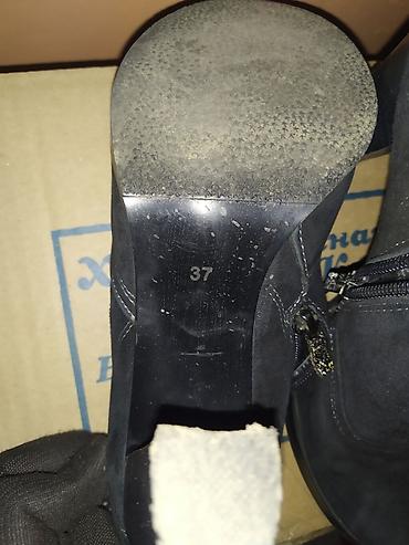 Продавцы-консультанты: Эти все женские обуви восемь пар за 5000 сом все в хорошем состоянии — 13