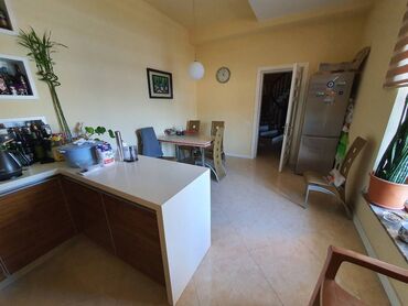 Həyət evləri və villaların satışı: 6 otaqlı, 350000 kv. m, Orta təmir — 5