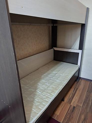 bunk bed: Двухъярусная кровать с нижним спальным местом и защитными бортиками — 3