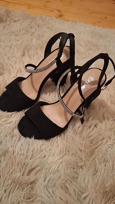 Босоножки, сандалии, шлепанцы: Qadın yüksək dabanlı sandal - Rəng: qara - Model: açıq burunlu — 1
