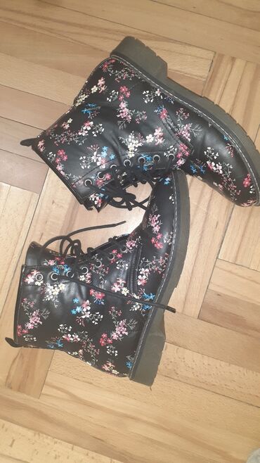 Gležnjače: Gležnjače, 39 — 2