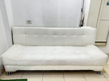 белый диван: Цвет - Белый, Б/у