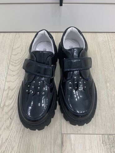 Детская обувь: Черные лакированные туфли для детей от 9 лет с массивной рифленой — 6