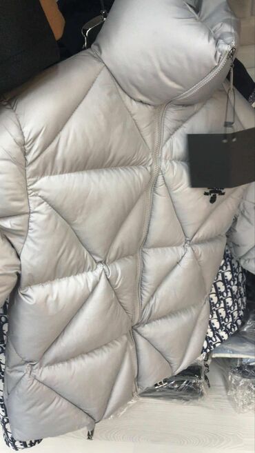 Zimske jakne: Ženska, markirana jakna
Uvoz Turska
s, m, l, xl, 2xl
9.700 din — 3