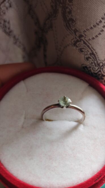 кольцо аниме: Серебряное изьящное кольцо с голубым топазом, размер 18,5-19