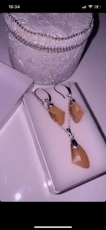 Setovi nakita: Kompleti nakita
Cena 1500din — 5