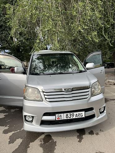 вокси ноах: Toyota Noah: 2002 г., 2 л, Автомат, Бензин, Минивэн — 2