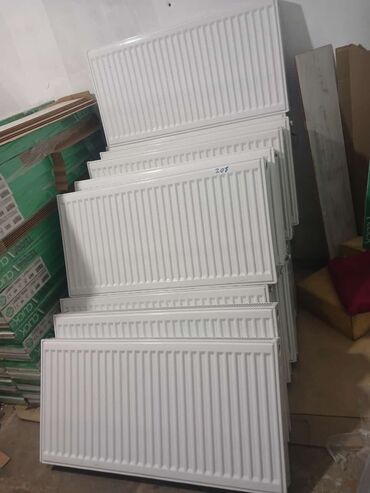 Divanlar: Panel radiator 17 eded 14 eded 1 metrlik 3 eded 80 sm Uzerine qoyulub