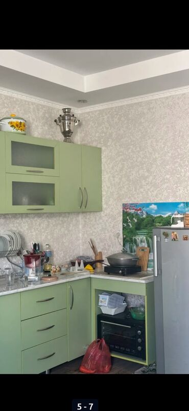 Долгосрочная аренда домов: 70 м², 4 комнаты, Парковка, Сарай, Забор, огорожен