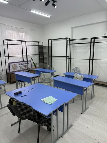 продаю дом под бизнес кызыл аскер бишкеке: Ижарага берем Офистик, 110 кв. м, Турак комплексинде, Өзүнчө ашканасы менен, Юридикалык дареги менен, Өзүнчө кире бериши менен