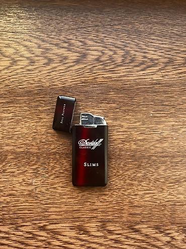 Digər aksesuarlar: Davidoff Classic Slims qutusundan ilhamlanan yandırıcı (alışqan) — 2