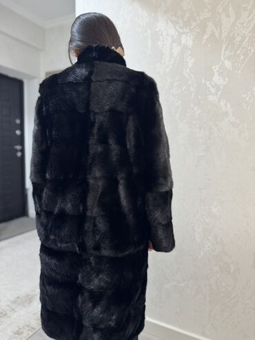 Шубы: Шуба из норки, классический прямой крой, длина миди. Размер M,L.Цвет — at lalafo.kg — 2 Шубы: Шуба из норки, классический прямой крой, длина миди. Размер M,L.Цвет — — 2