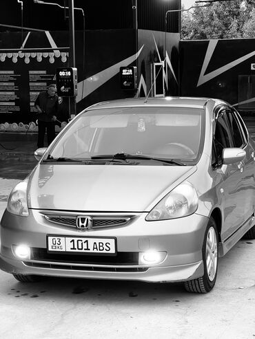 автомобиль талас: Honda Jazz: 2004 г., 1.3 л, Механика, Бензин, Хетчбек