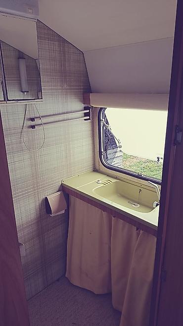 Prikolice: Turistička kamp prikolica – retro enterijer sa dnevnim boravkom i — 6