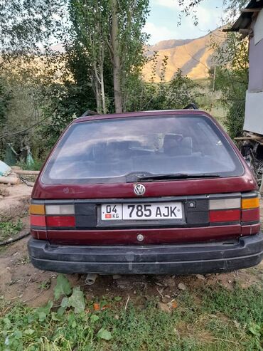 авто шаран: Volkswagen Passat: 1993 г., 1.8 л, Механика, Бензин, Универсал