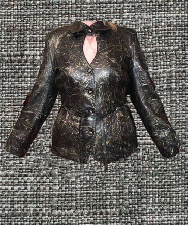 женская куртка 54: Одежда - курточка б/у от бренда DA VINCI с цифровым золотым