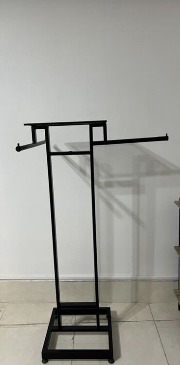 вешалка для одежды настенная: Mağaza üçün metal geyim asqısı stendi - Material: toz boyalı qara