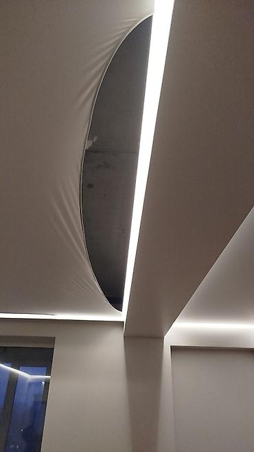 Трековые светильники и споты: Все элементы работают вместе: свет, линии потолка и ниши. За счёт — 12