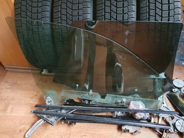 стекло авто: Продаю в комплекте стекла на субару легаси бл 5 2003 год левая сторона