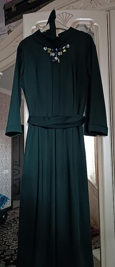Повседневные платья: Комплект из двух платьев 1) Темно‑зелёное платье VERNEZZA, размер 40 — 1