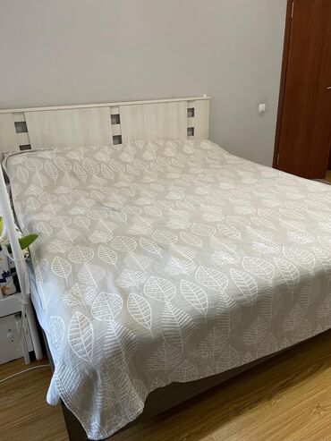 металические кровати: Спальный гарнитур, Двуспальная кровать, Шкаф, Комод, цвет - Серый, Б/у