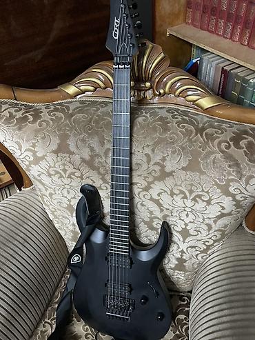klas 6: Salam. Cort x500 menace gitara satılır. Gitarada bir cızıq belə — 4