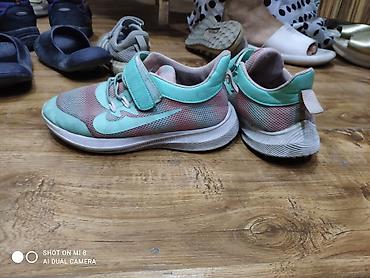 nike react: Продаю летние кроссовки.
для девочки.
размер-33 
Турецкая фирма — 7