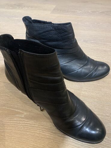 женские кожаные зимние ботинки: Размер: 38, Б/у