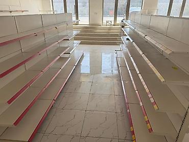 ətir dukanı: Mağaza üçün metal divar rəf sistemi - Modul konstruksiya: bölmələrdən — 5