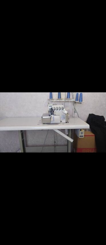 4 ниточная бу: Швейная машина Jack, Полуавтомат