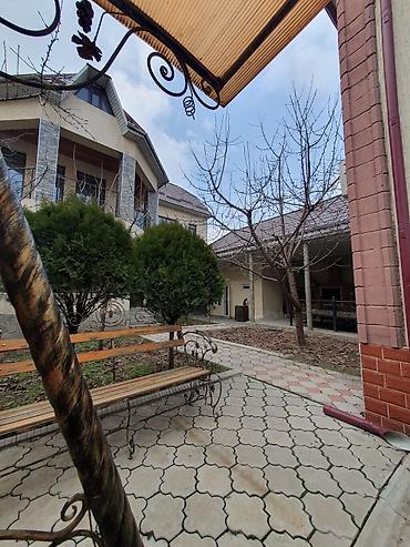 Продажа коттеджей и домов: Продается два 2 этажных особняка. р-н мкр.Джал, по — 4