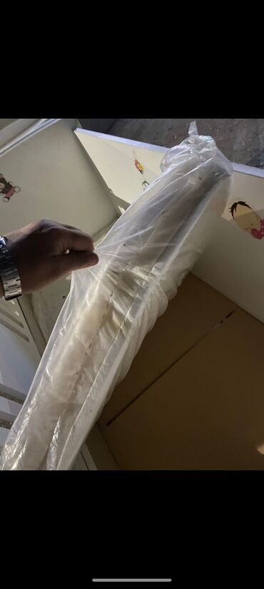 plasmas bak: Oğlan və qız üçün, İşlənmiş, Dördbucaq, Beşik, Dəstsiz, Matras ilə, Yellənmə mexanizmsiz