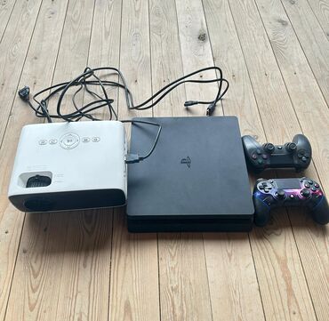 playstation 4 кредит: PlayStation 4 Slim oyun paketi + proyektor Tərkib: - PlayStation 4