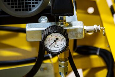 Аппараты для штукатурки и шпаклевки: Агрегат сатылат в наличии бар срочно штукатурка кылганы штукатурный — 8